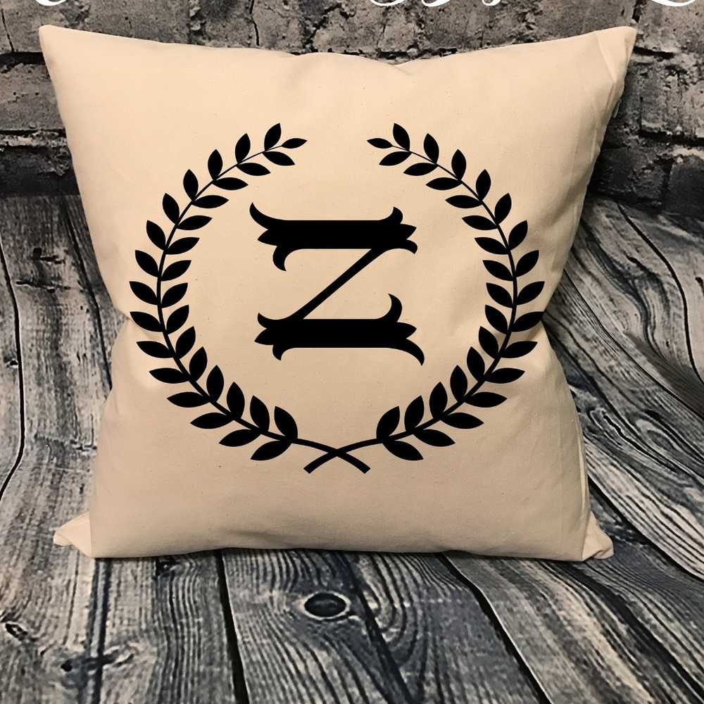 NWT 18 x 18 Letter Z Wreath Throw Pillow